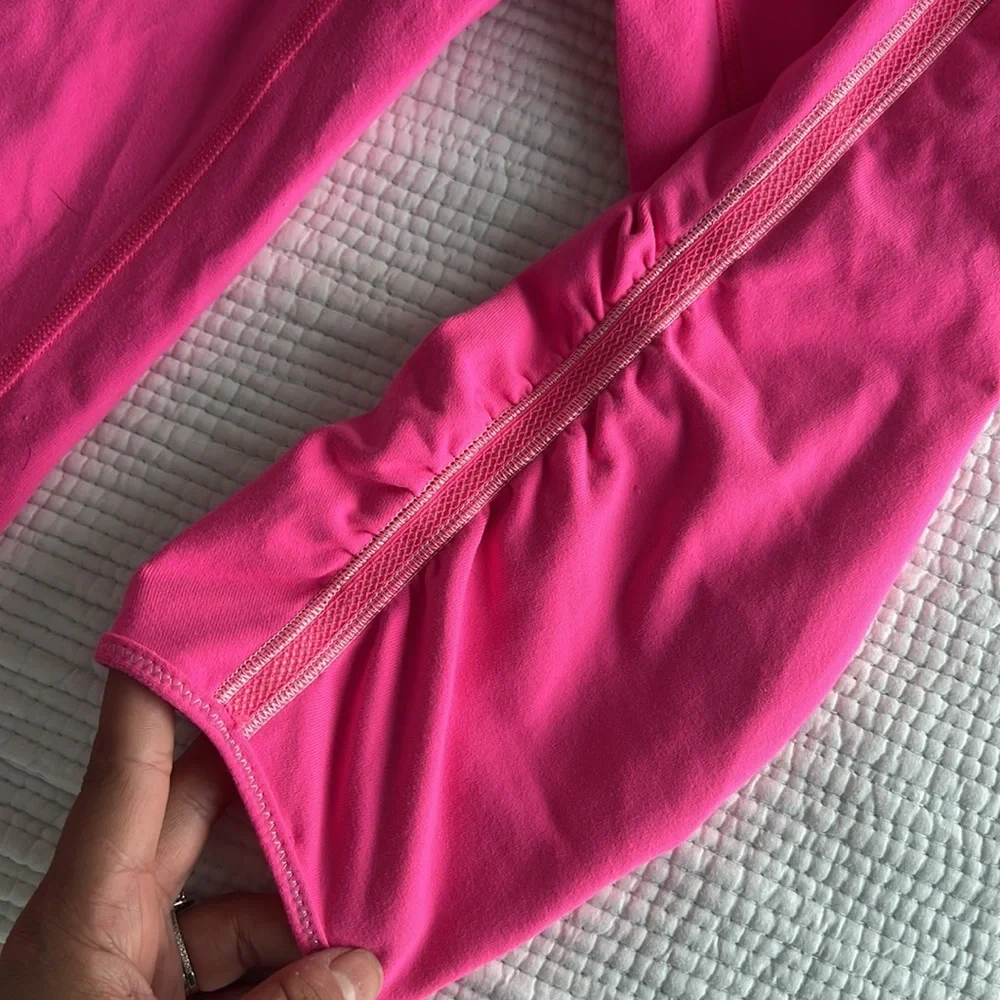 Lululemon hot pink cropped leggings with mesh side stripe and rouching-